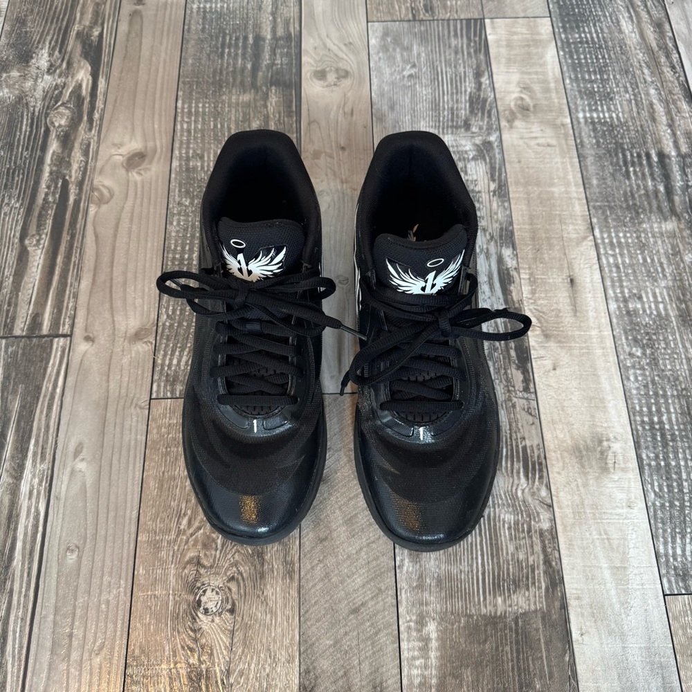 Black Melos basketball shoes